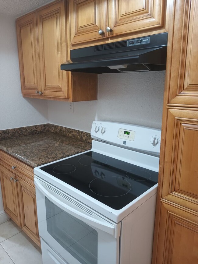 Building Photo - 2 BEDROOM 2 BATHROOM CONDO FOR RENT AT MIL...