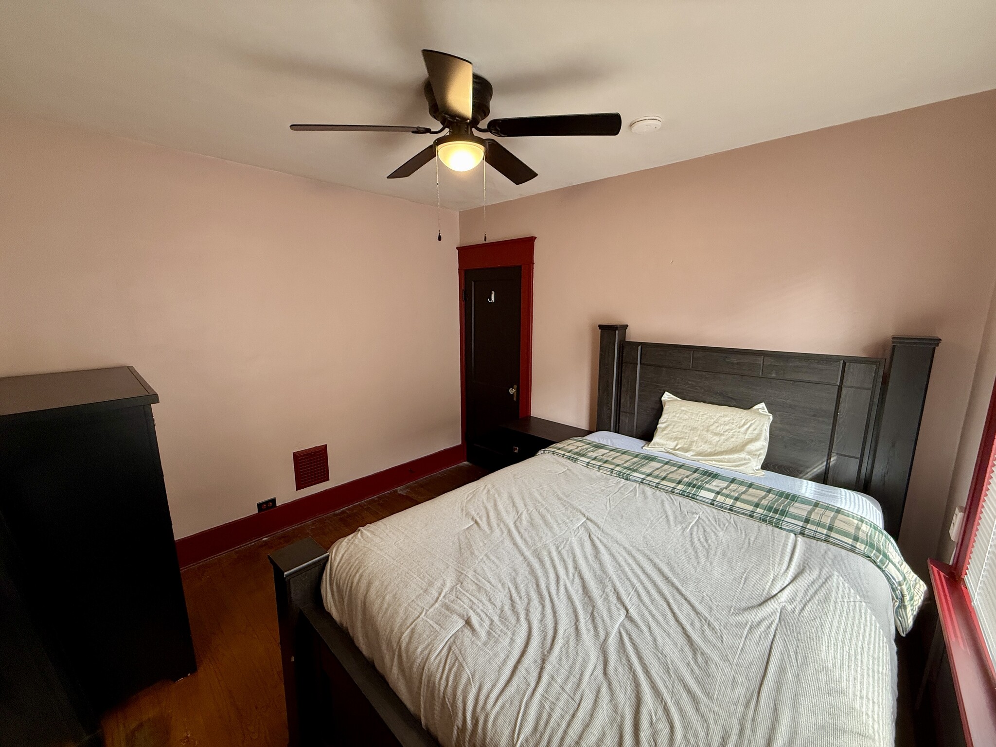 middle bedroom - 1005 Kellogg Ave