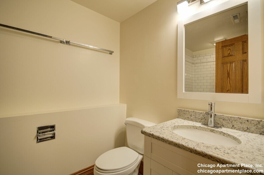 Building Photo - 1817 N Clybourn Ave