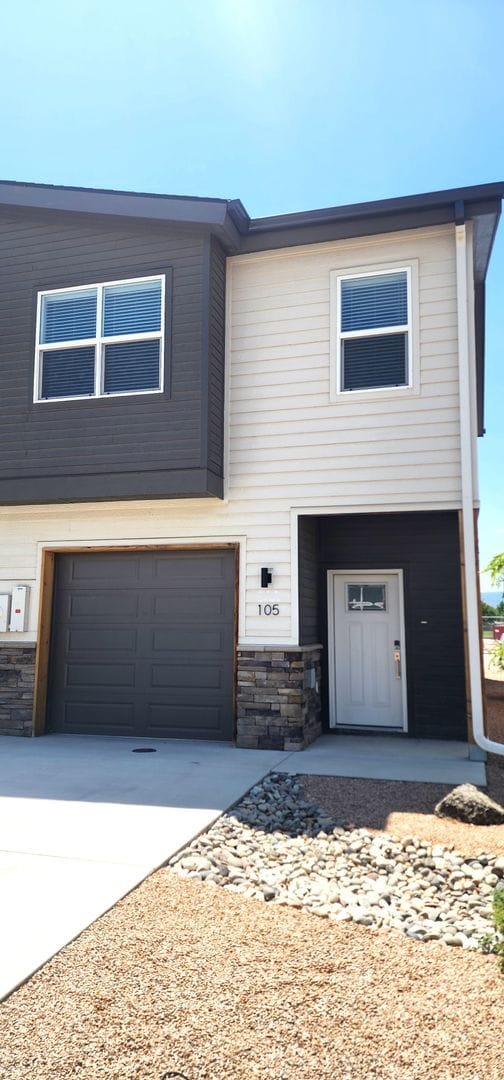 Building Photo - Brand new Townhomes