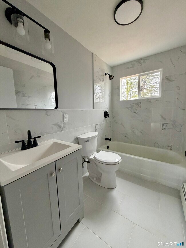 Building Photo - 164 Sycamore St