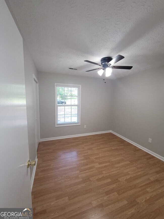 Building Photo - 235 Winona Dr