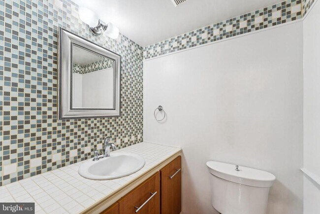 Building Photo - 5300 Columbia Pike