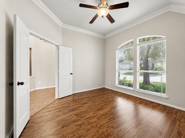 Building Photo - 6114 Menor Crest Dr