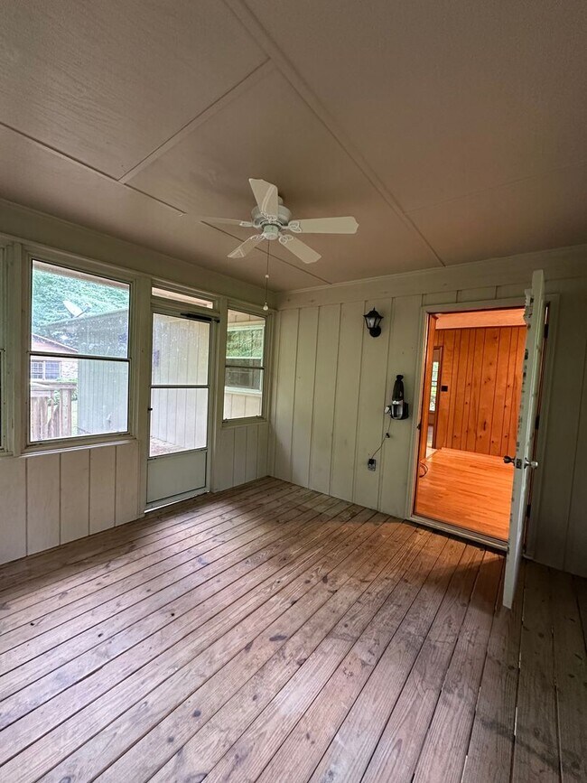 Building Photo - Available now,  3/2 with large unfinished basement, in University Heights