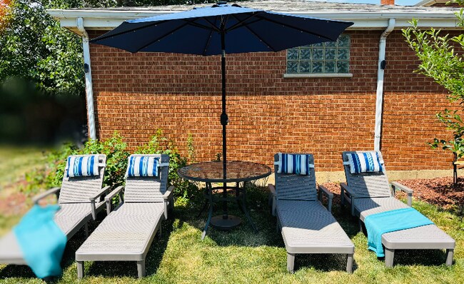 Building Photo - 10624 Mayfield Ave