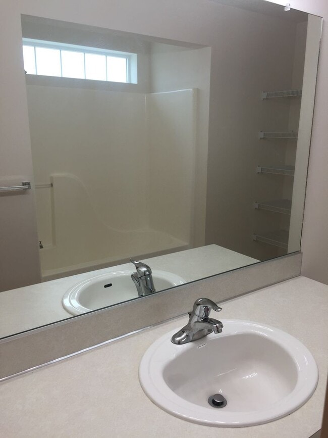 Building Photo - ***PENDING APPLICATION*** Lovely 3 Bedroom...