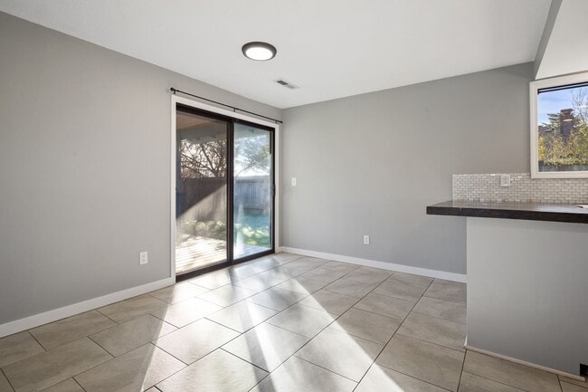 Building Photo - Ranch-Style 3 Bed / 2 Bath Single-Level Home in Hillsboro