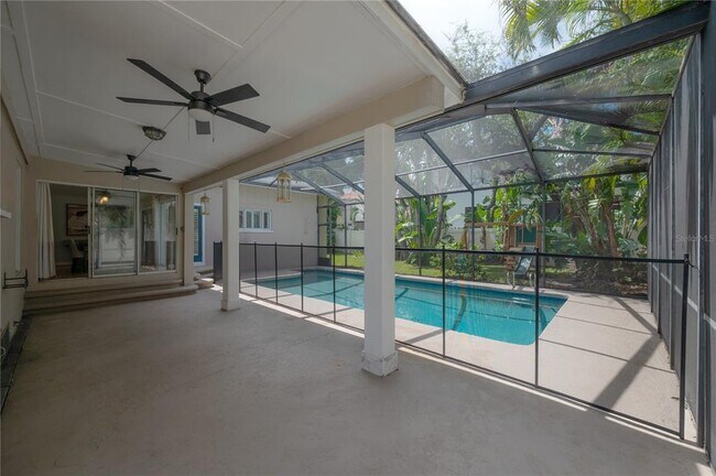 Building Photo - 4620 W Beach Park Dr