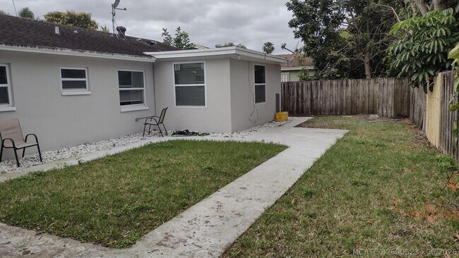 Building Photo - 22682 Family Cir