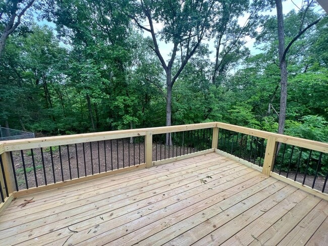 Building Photo - Great 4 Bed 3 Bath House In Parkade!