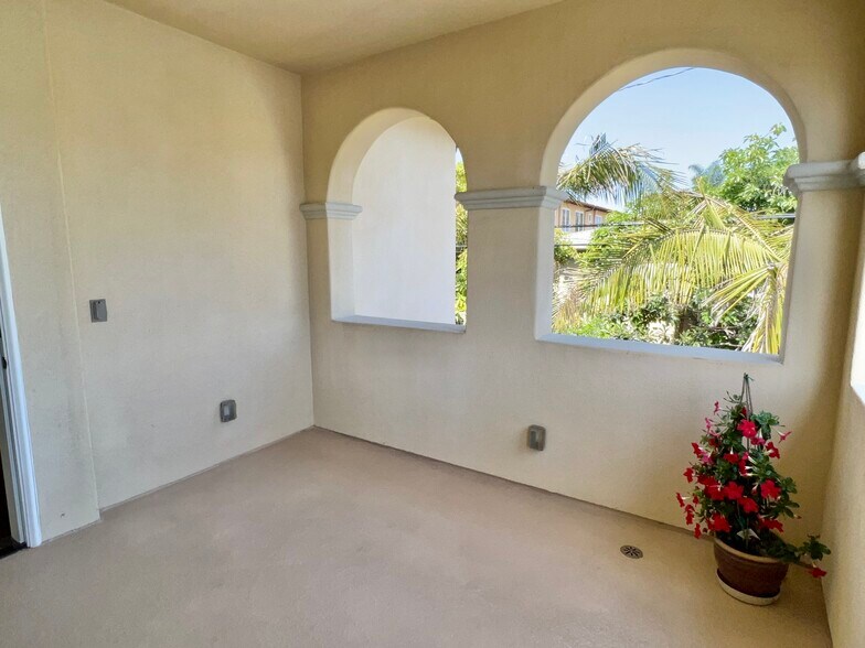 Building Photo - 3844 Tilden Ave