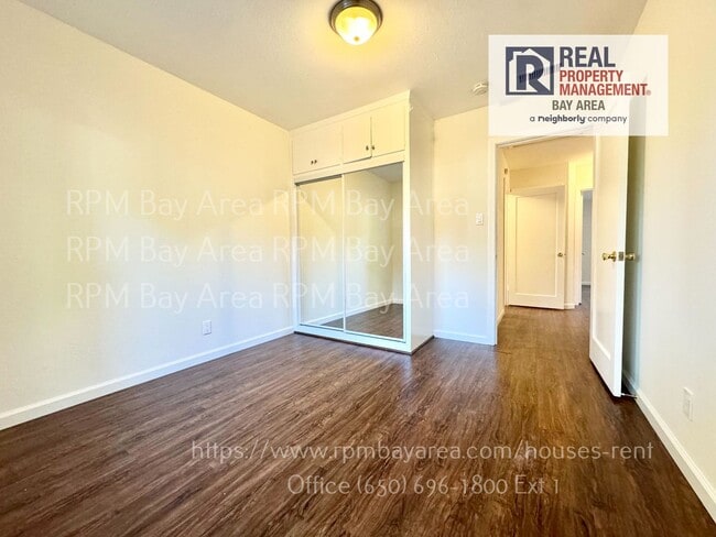 Building Photo - Bright 4-Bedroom, 2-Bath Single-Level Home with Bonus Room – Palo Alto