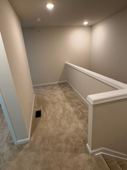 Building Photo - 112 S Buck Tavern Way