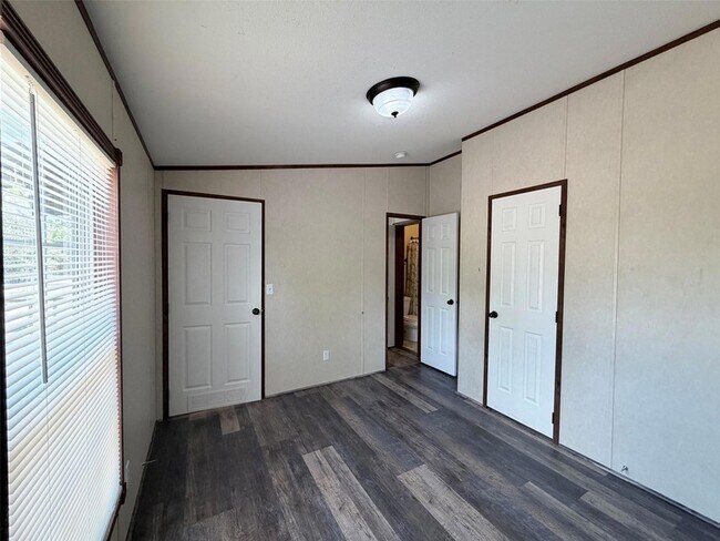 Building Photo - 157 Lakeside Dr