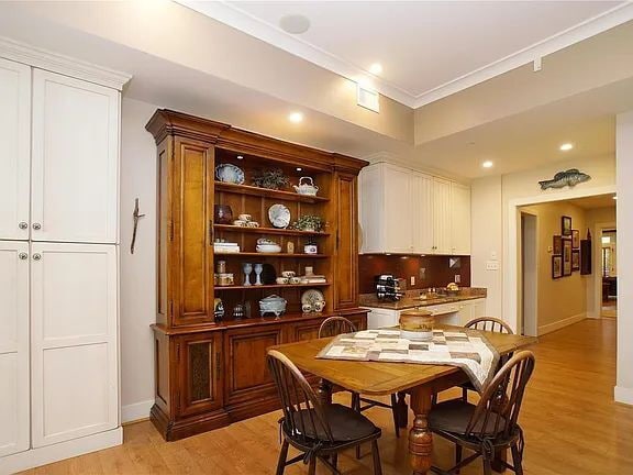 Building Photo - "Luxurious Living Awaits: Spacious 2-Bed, 3-Bath Apartment in Prime Clayton Location!"