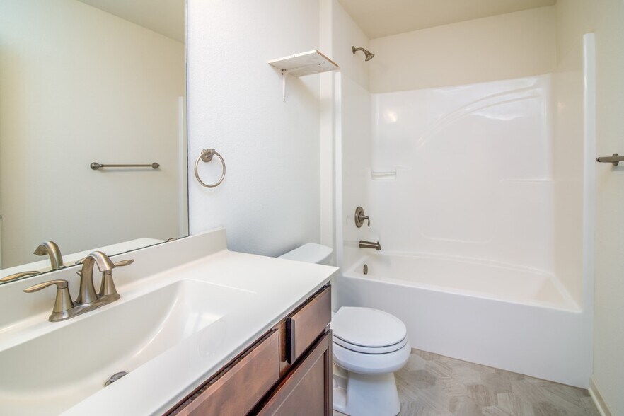 Building Photo - 501 Cobblestone Way