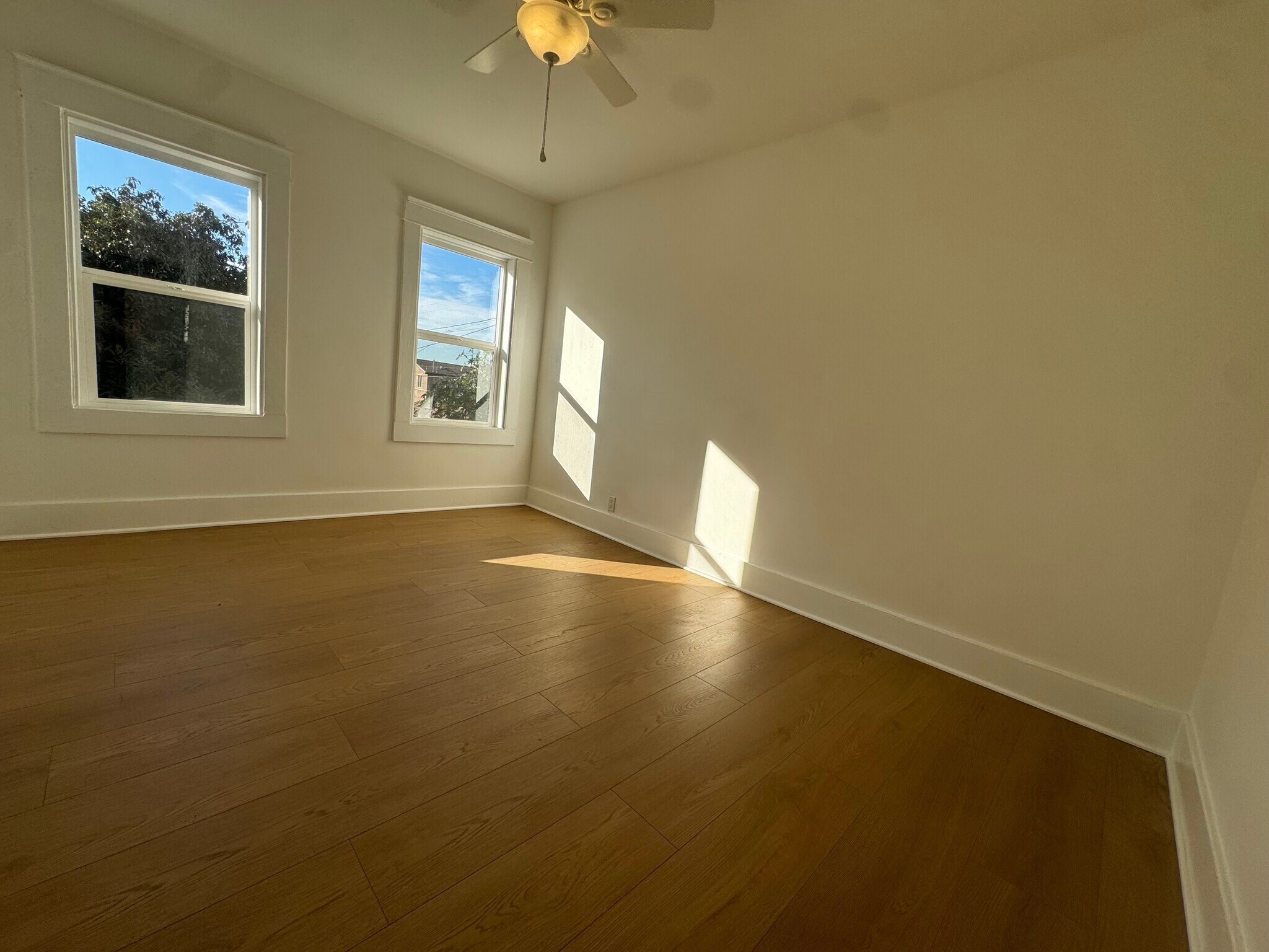 Building Photo - 5319 S Hoover St