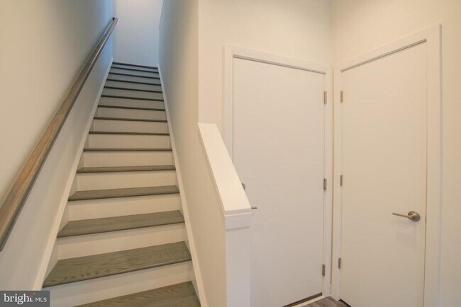Building Photo - 3013 Evergreen Walk