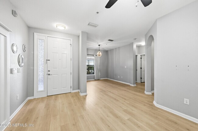 Building Photo - 415 La Travesia Flora