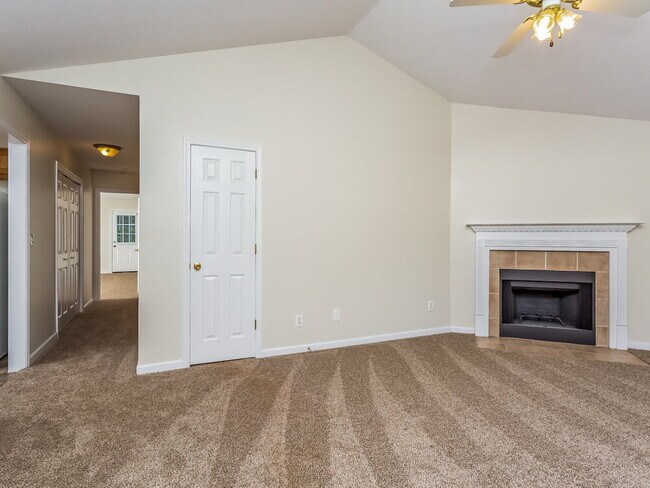 Building Photo - 1005 Gleason Dr