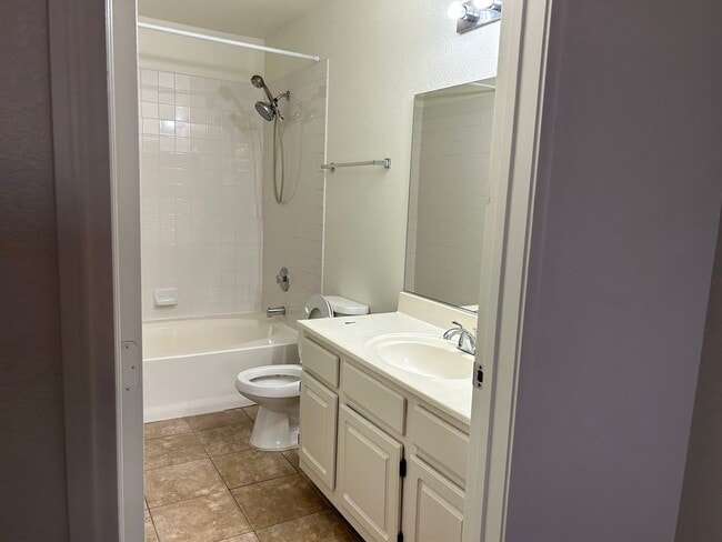 Building Photo - 2 story townhouse