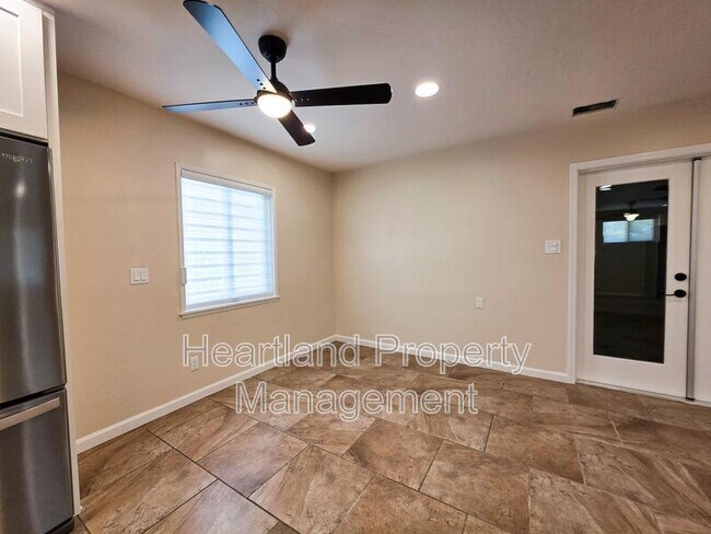 Building Photo - 640 Claydelle Ave