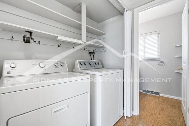 Building Photo - Spacious Home with 2 Car Garage and Centra...