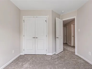 Building Photo - 8127 Creekside Village Dr