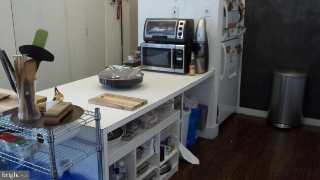 Building Photo - 408 Vine St