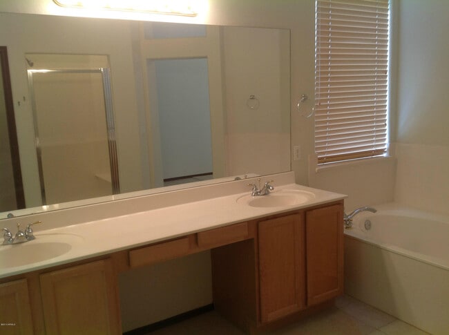 Building Photo - 14442 Agave Dr