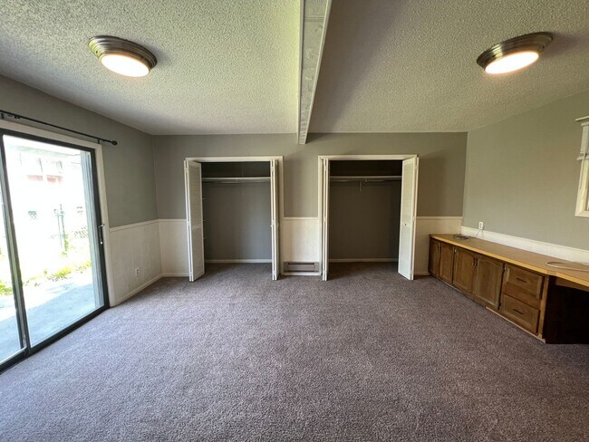 Building Photo - 509 Burlington Ave