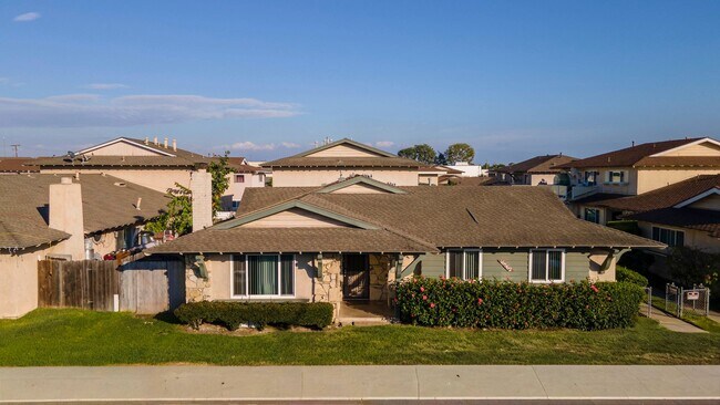 Building Photo - 16562 Sabot Ln