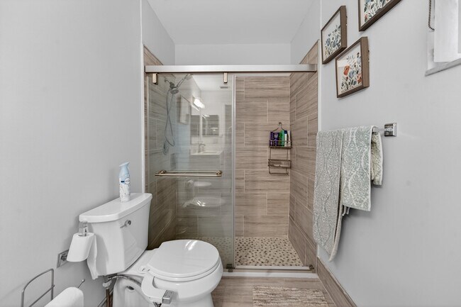 Building Photo - 6220 Kings Gate Cir