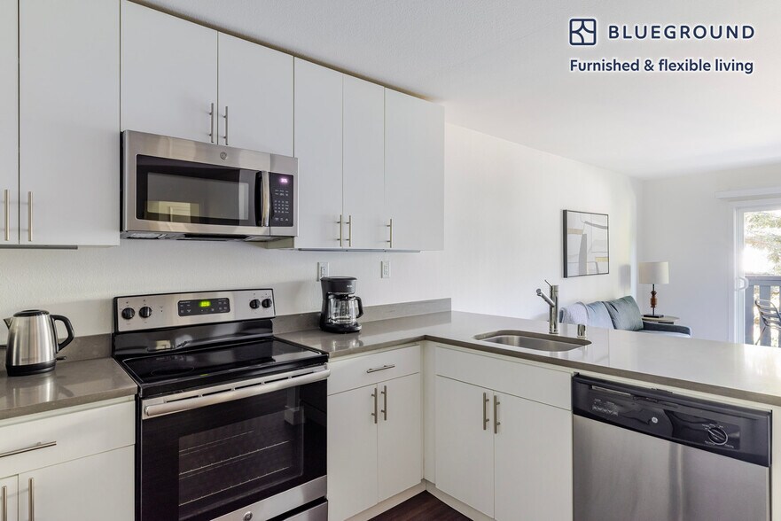 Building Photo - 655 S Fair Oaks Ave