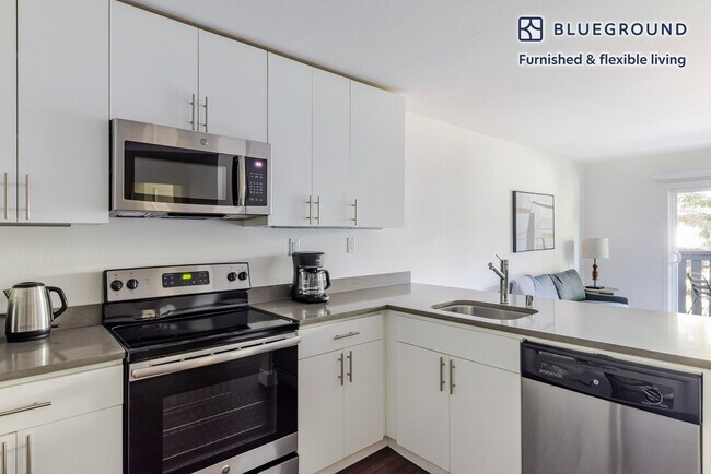 Building Photo - 655 S Fair Oaks Ave