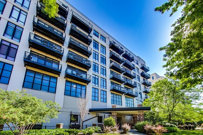 Primary Photo - SW CORNER 2 BED / 2 BATH CONDO IN UNIVERSI...