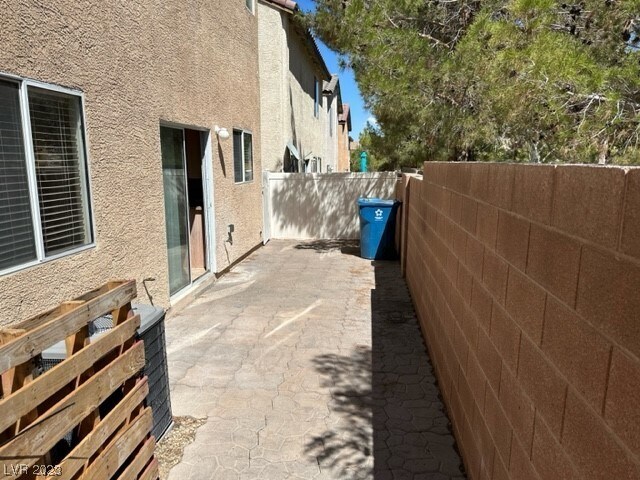 Building Photo - 9461 Havasu Canyon Ave