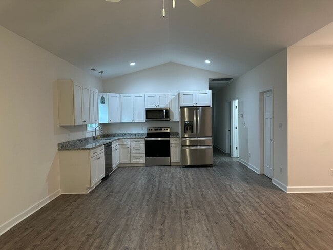 Building Photo - Cozy 2-bedroom home in New Bern