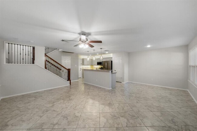 Building Photo - 131 N Villa Oaks Dr