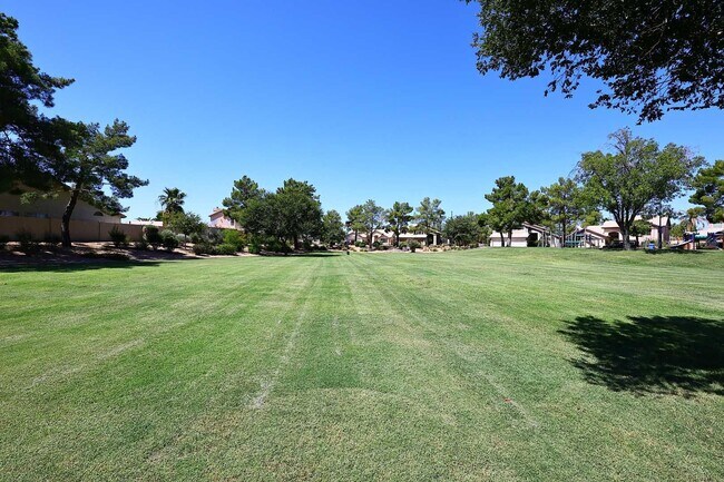 Building Photo - Pet Friendly 5-bedroom, 3 bath Home w/ Pool and Finished Basement