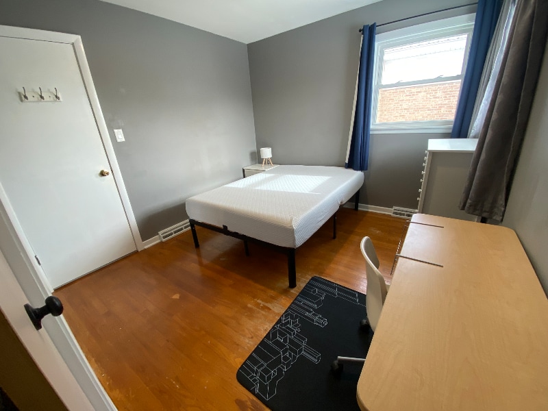 Building Photo - 8409 W Roseview Dr