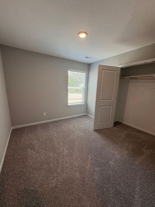Building Photo - 643 Fall Meadow Ln