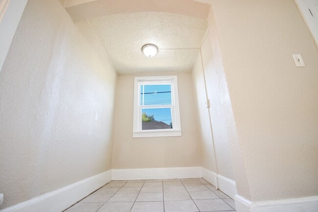 Building Photo - Beautiful 4 Bed 2 Bath Home in NE Portland!