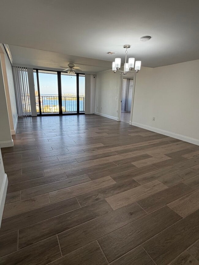 Building Photo - 5600 N Flagler Dr