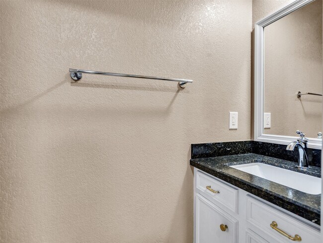 Building Photo - 6702 Moccasin Bend Dr