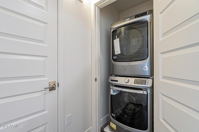 Building Photo - 7300 E Earll Dr