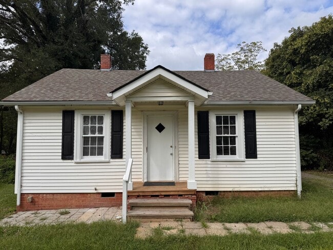 Building Photo - 422 S Wadesboro Blvd