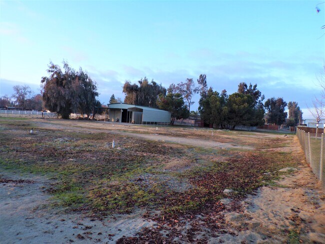 Building Photo - 14921 Sunnybank Ave