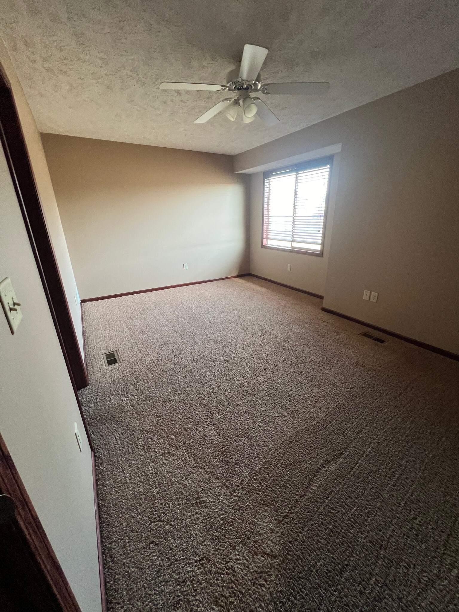 Building Photo - 4831 10th Ave